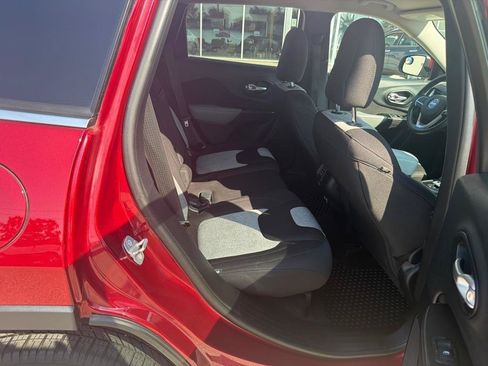 Used 2014 Jeep Cherokee Latitude w/ Cold Weather Group AWD/4WD image 11