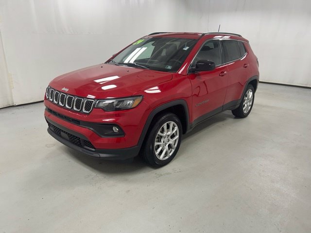 Used 2024 Jeep Compass Latitude AWD/4WD image 2