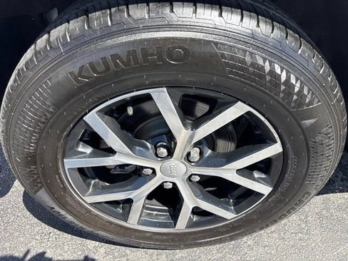 Used 2023 Jeep Grand Cherokee Limited AWD/4WD image 25