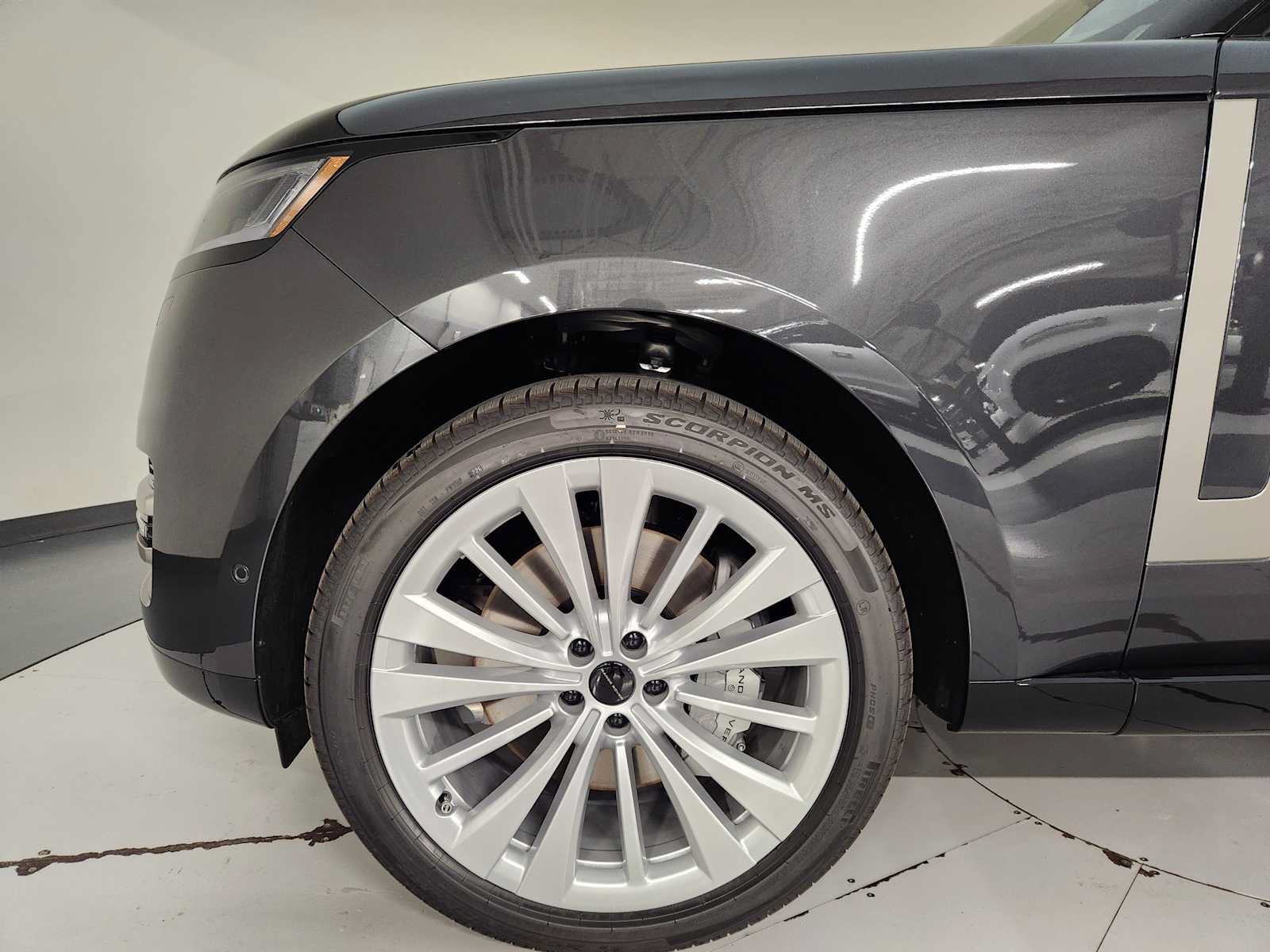 New 2026 Land Rover Range Rover Long Wheelbase SE AWD/4WD image 11