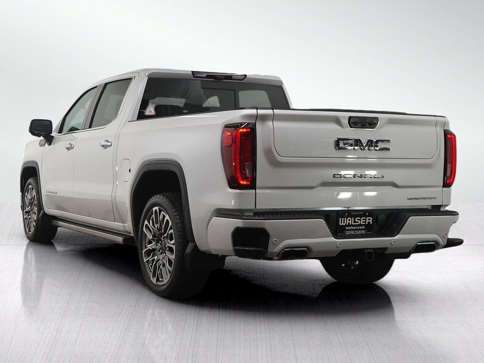 Used 2023 GMC Sierra 1500 Denali Ultimate AWD/4WD image 3