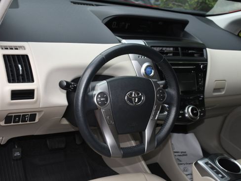 Used 2017 Toyota Prius V Four FWD image 8