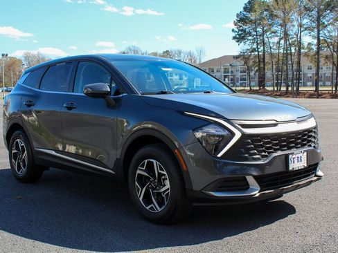 Used 2023 Kia Sportage LX image 1