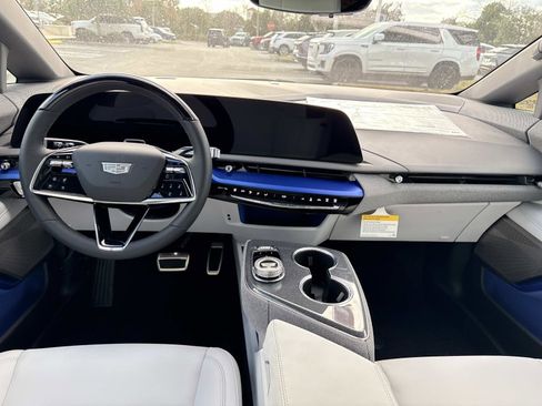 New 2026 Cadillac Optiq Luxury 1 image 18