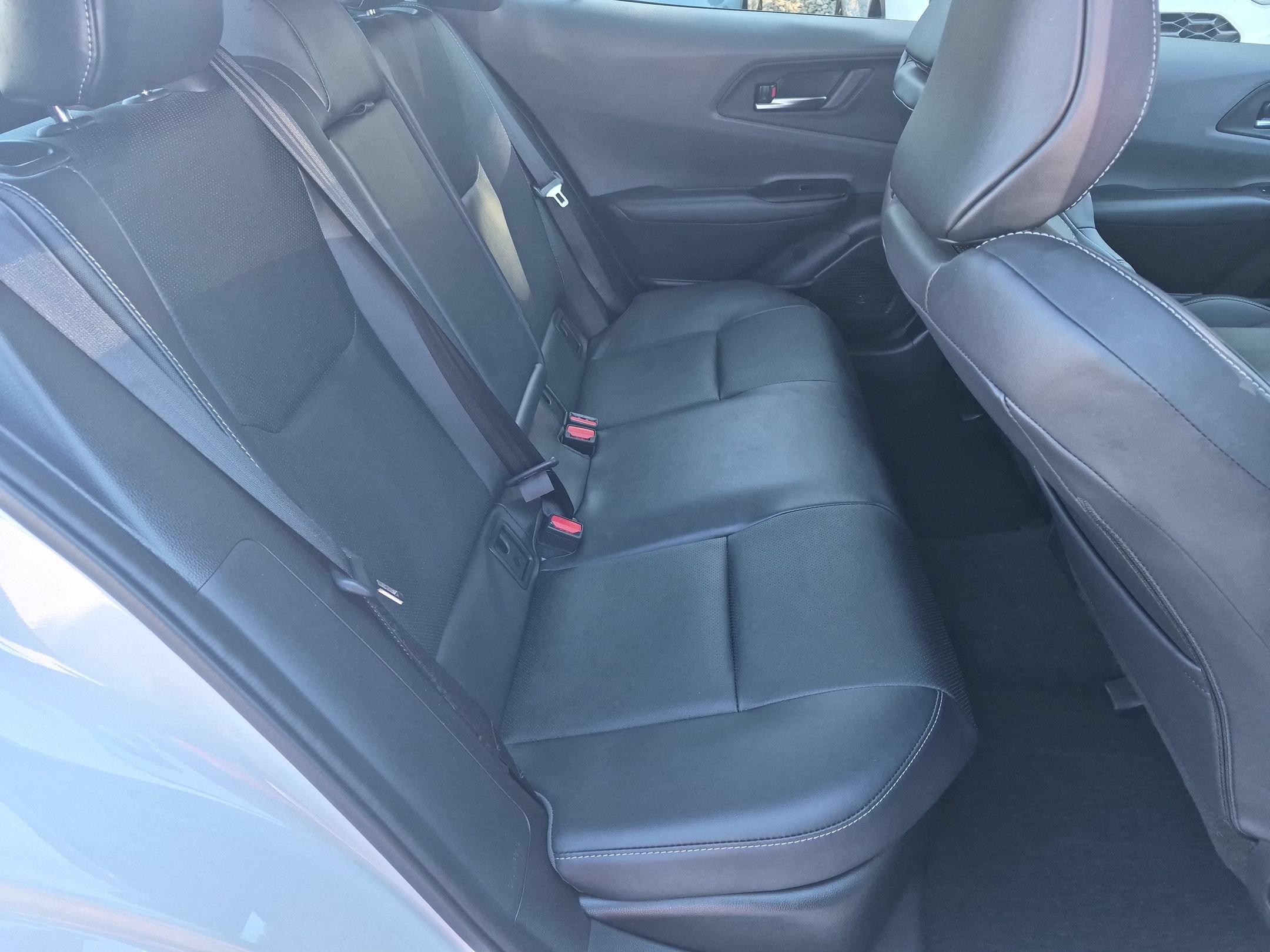 Used 2025 Toyota Prius XLE AWD/4WD image 28