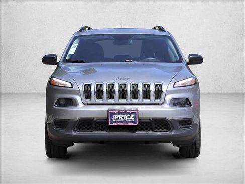 Used 2017 Jeep Cherokee Sport w/ Cold Weather Group AWD/4WD image 2