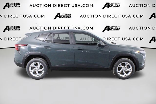 Used 2025 Chevrolet Trax LS w/ LS Convenience Package FWD image 38