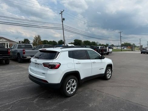 Used 2025 Jeep Compass Latitude AWD/4WD image 7