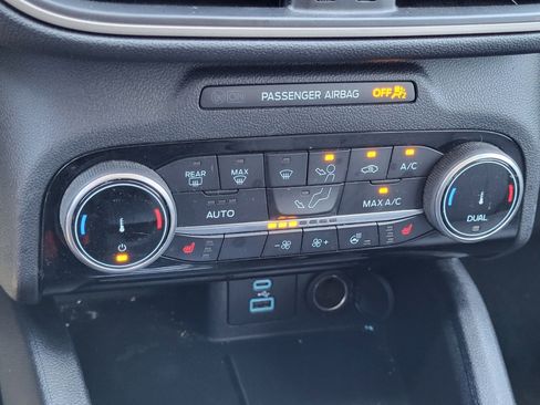 Certified 2022 Ford Escape SE w/ SE Sport Appearance Package image 21