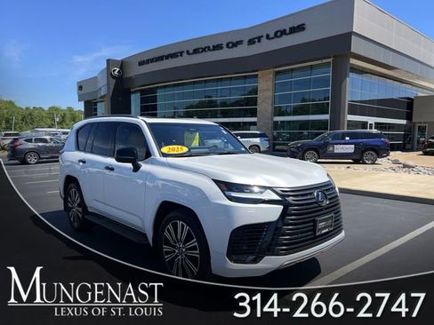 Used 2025 Lexus LX 600 4WD w/ Appearance Package image 1