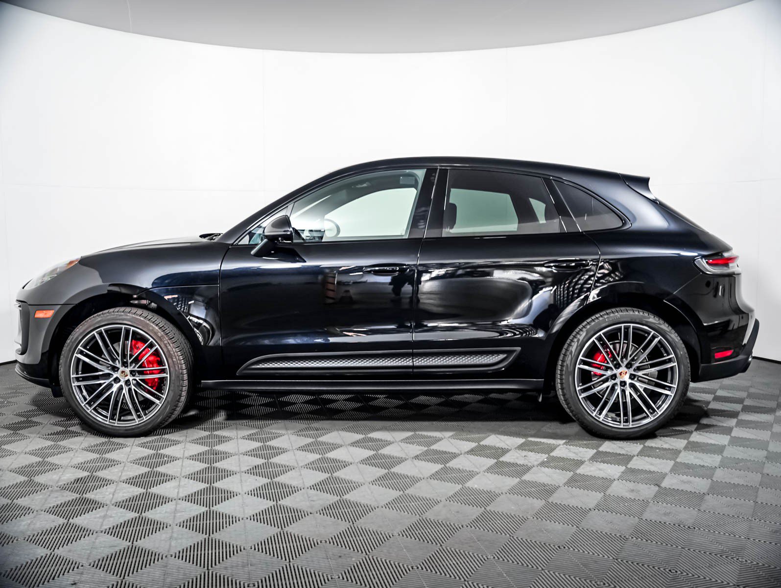 Certified 2026 Porsche Macan S AWD/4WD image 2