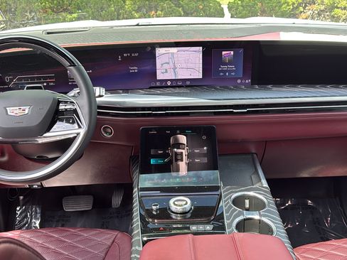 Certified 2025 Cadillac Escalade Premium Luxury w/ Touring Package AWD/4WD image 9
