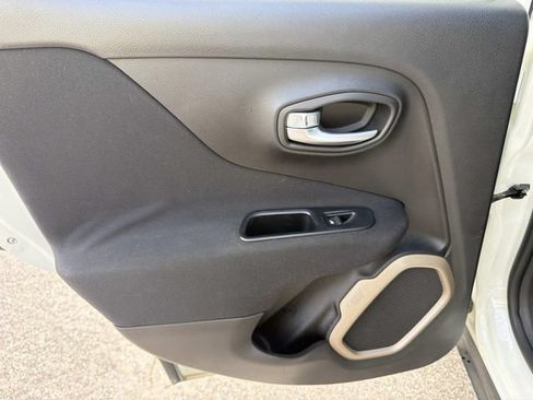 Used 2016 Jeep Renegade Sport w/ Power & Air Group FWD image 18