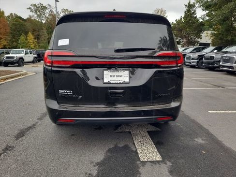 New 2026 Chrysler Pacifica Limited w/ Uconnect Theater Family Group image 20