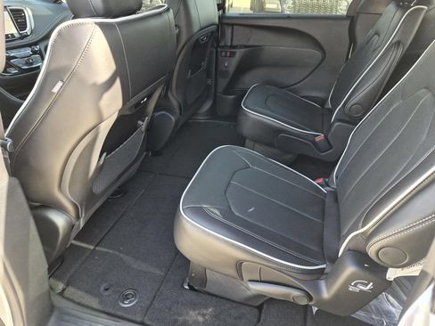 New 2026 Chrysler Pacifica Limited w/ S Appearance Package FWD image 12