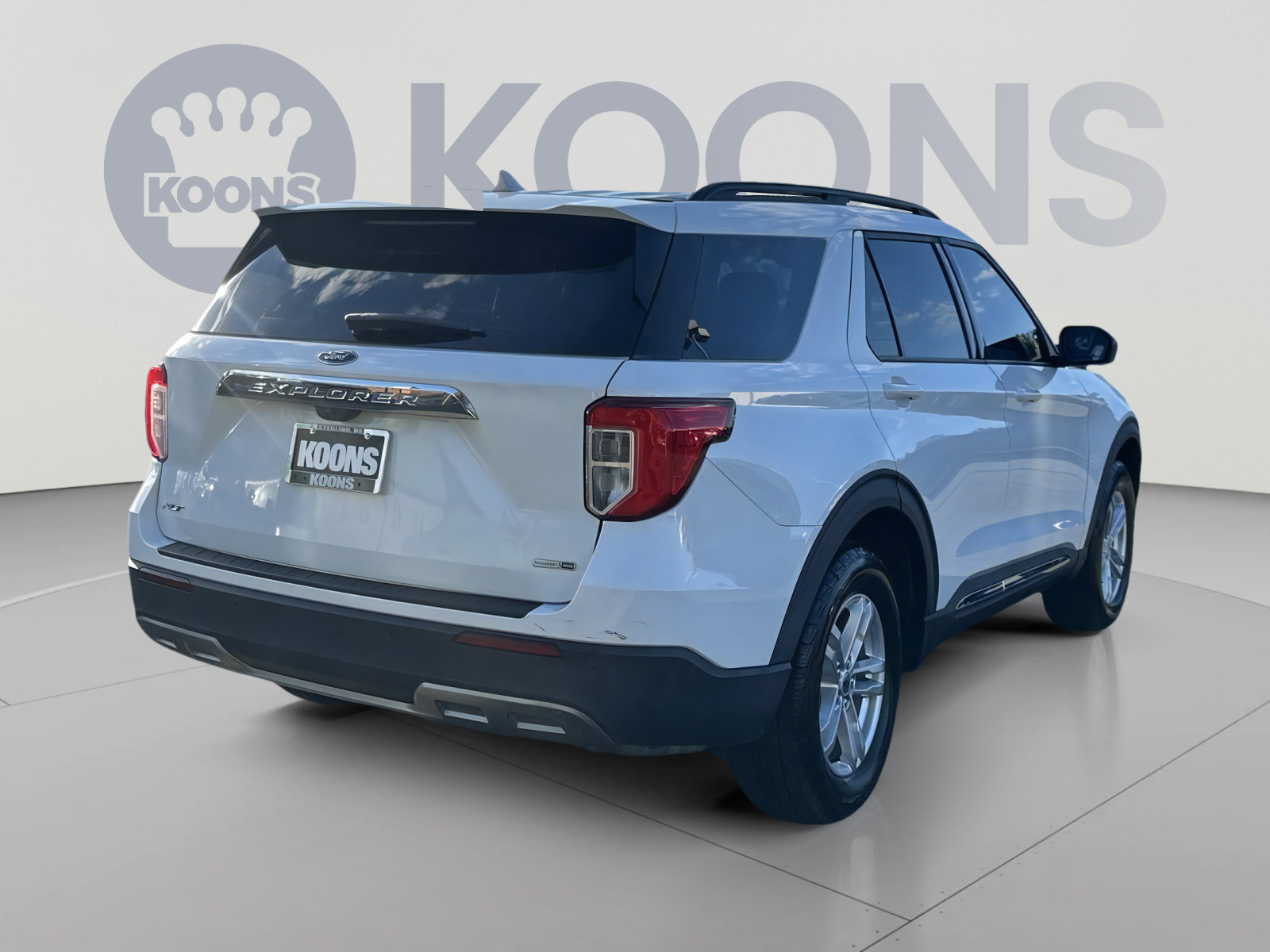 Used 2020 Ford Explorer XLT w/ Equipment Group 202A AWD/4WD image 11
