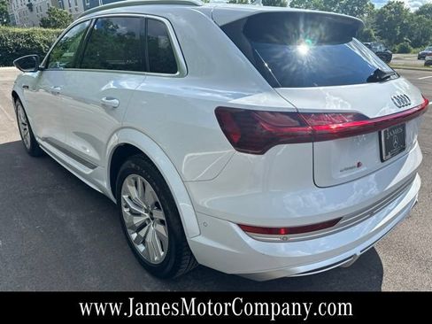 Used 2022 Audi e-tron S Premium Plus AWD/4WD image 7