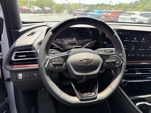 New 2026 Chevrolet Traverse RS w/ LPO, Floor Liner Package FWD image 25