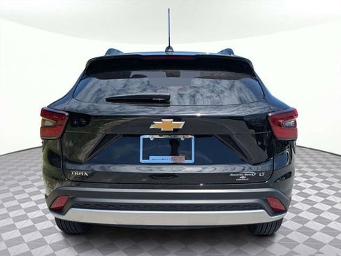 Used 2025 Chevrolet Trax LT FWD image 5