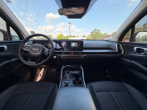 Certified 2025 Kia Sorento EX w/ Panoramic Sunroof Package FWD image 32