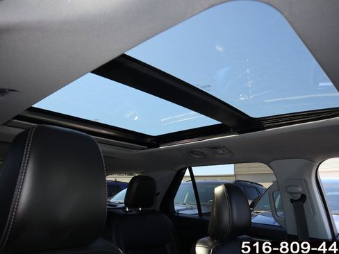 Used 2022 Ford Explorer XLT w/ Equipment Group 202A image 28