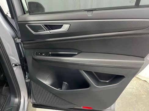 Certified 2025 Volkswagen Atlas Cross Sport SEL Premium R-Line image 25