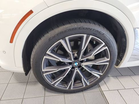 Used 2019 BMW X7 xDrive50i w/ Premium Package AWD/4WD image 9