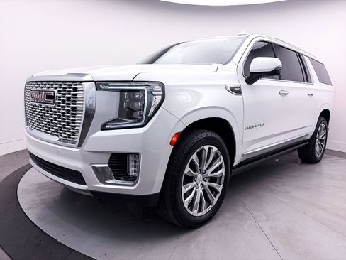 Used 2021 GMC Yukon XL Denali w/ Denali Premium Package image 13
