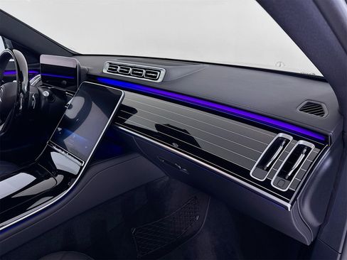 Used 2025 Mercedes-Benz S 580 4MATIC Sedan image 32