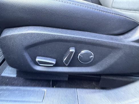 Used 2017 Ford Fusion SE w/ Fusion SE Technology Package FWD image 12