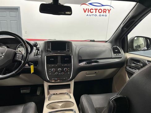 Used 2020 Dodge Grand Caravan SXT image 16