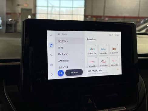 Used 2025 Toyota Corolla LE image 18