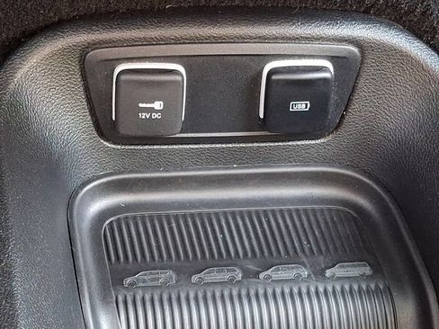 Used 2020 Chrysler Pacifica Touring-L Plus FWD image 30