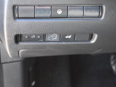 Used 2025 Nissan Rogue SV image 25