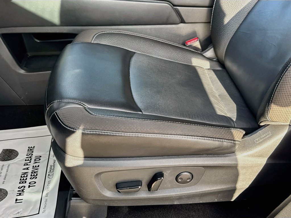 Used 2024 Nissan Pathfinder SL FWD image 23