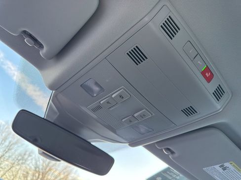 Certified 2025 Volkswagen Jetta S image 25