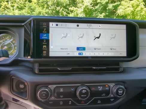 New 2025 Jeep Gladiator Sport image 17