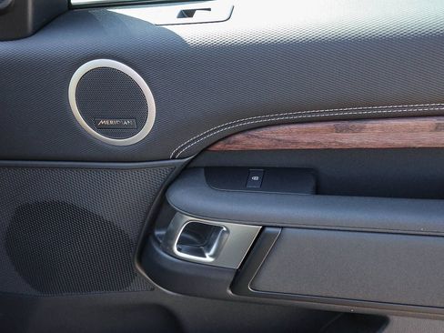 New 2026 Land Rover Discovery Dynamic SE AWD/4WD image 19