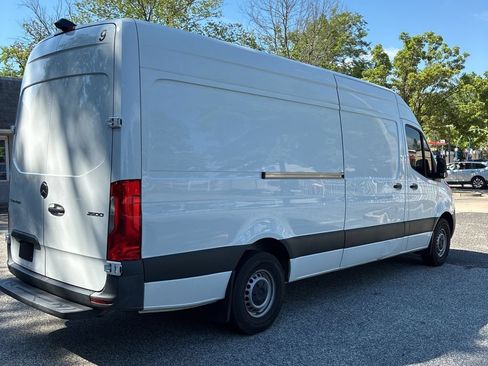 Used 2023 Mercedes-Benz Sprinter 2500 image 4