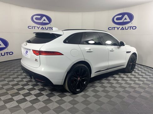 Used 2017 Jaguar F-PACE S image 3