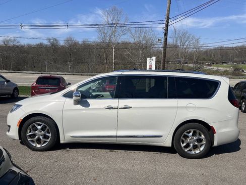 Used 2020 Chrysler Pacifica Limited image 6