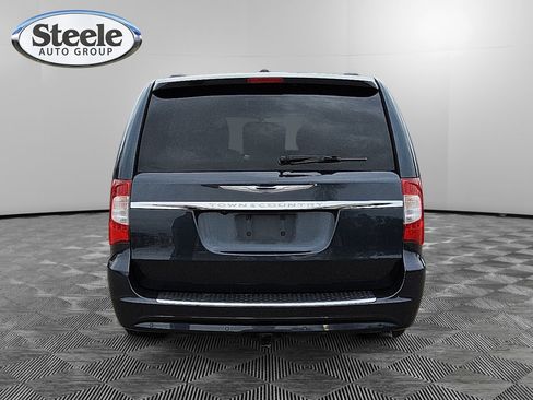 Used 2014 Chrysler Town & Country Touring-L w/ Trailer Tow Group image 4