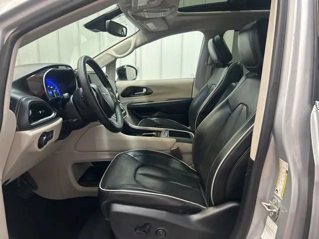 Used 2024 Chrysler Pacifica Limited FWD image 11