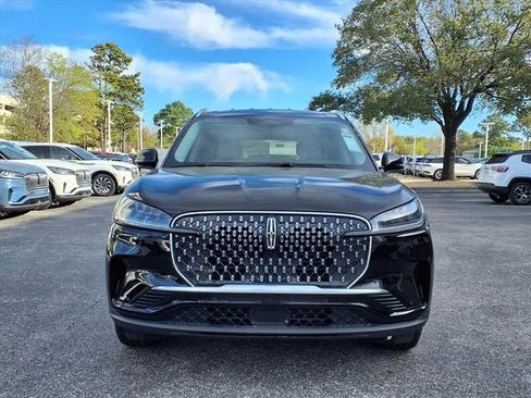 New 2026 Lincoln Aviator 2WD image 3