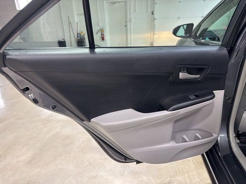 Used 2014 Toyota Camry LE FWD image 29
