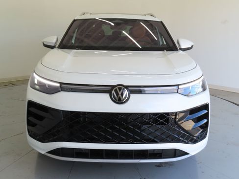 New 2026 Volkswagen Tiguan SEL R-Line image 10