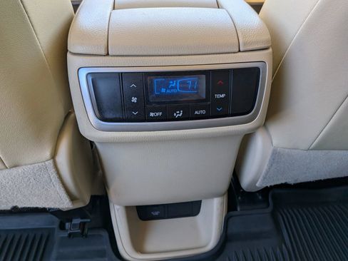 Used 2019 Toyota Highlander XLE AWD/4WD image 51