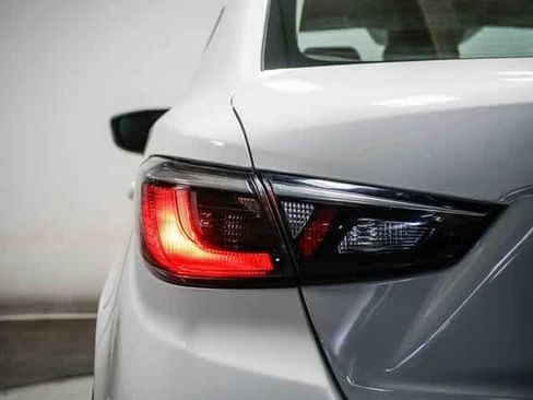 Certified 2018 Toyota Yaris iA image 11