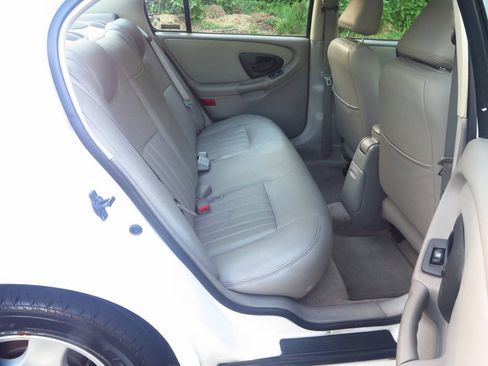 Used 2001 Chevrolet Malibu LS w/ Preferred Equipment Group 1 FWD image 16