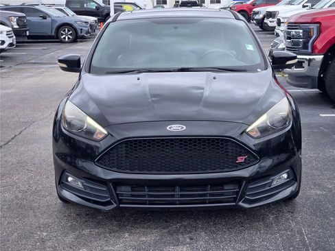 Used 2017 Ford Focus ST w/ Equipment Group 401A FWD image 2